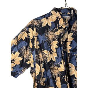 Crossings Mens Medium Shirt Hawaiian Summer Floral Casualwear Tropical Aloha Top